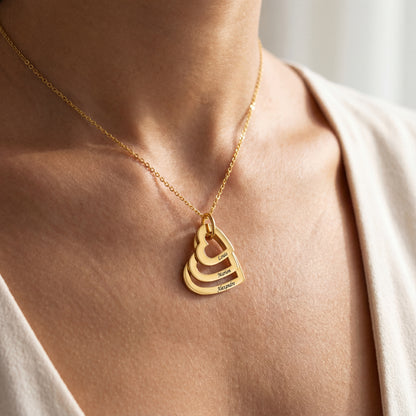 Colar com Nome "Nested Hearts"