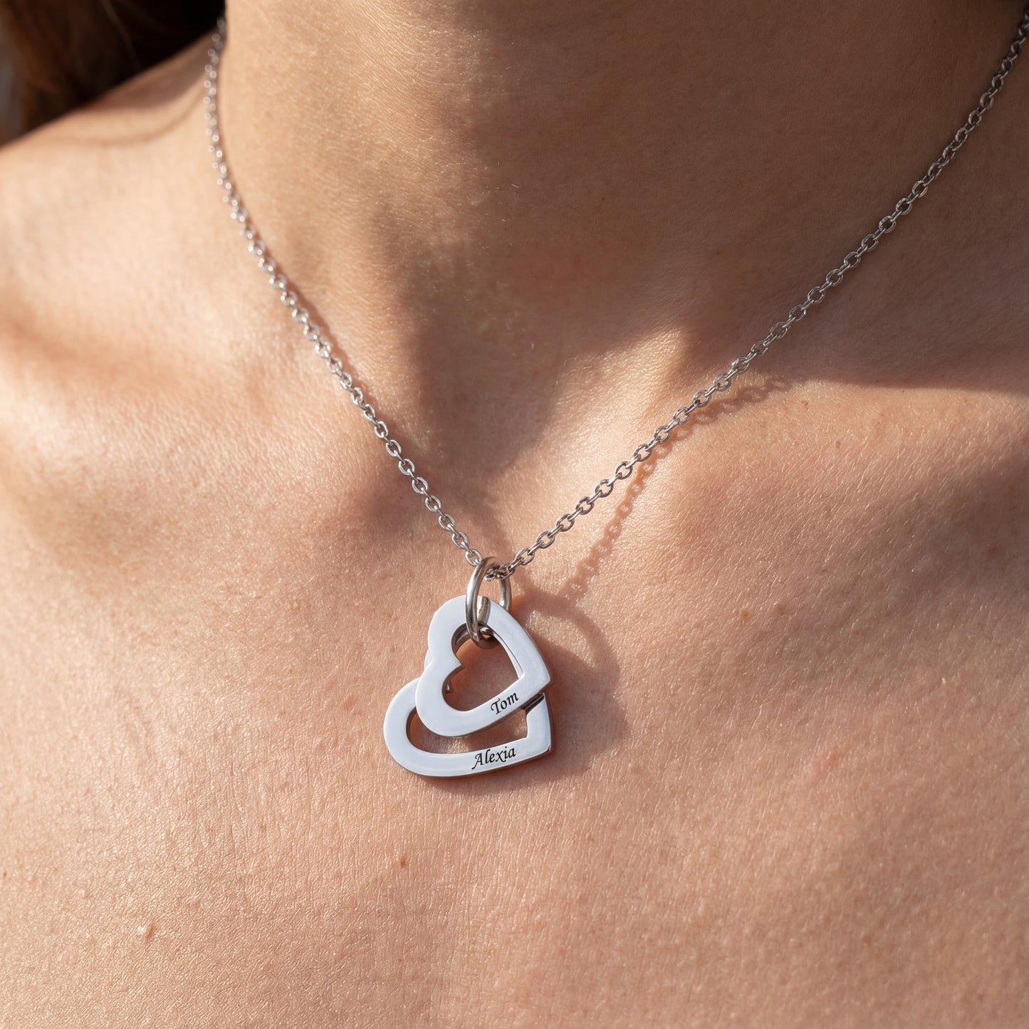 Colar com Nome "Nested Hearts"