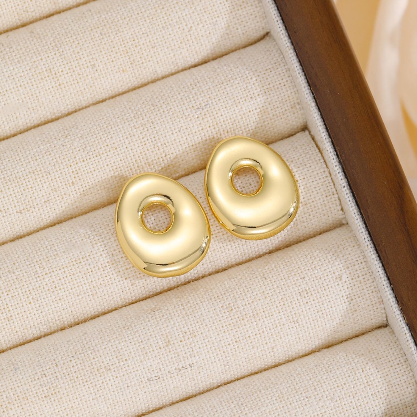 Brincos com Inicial "Luxe Bubble"