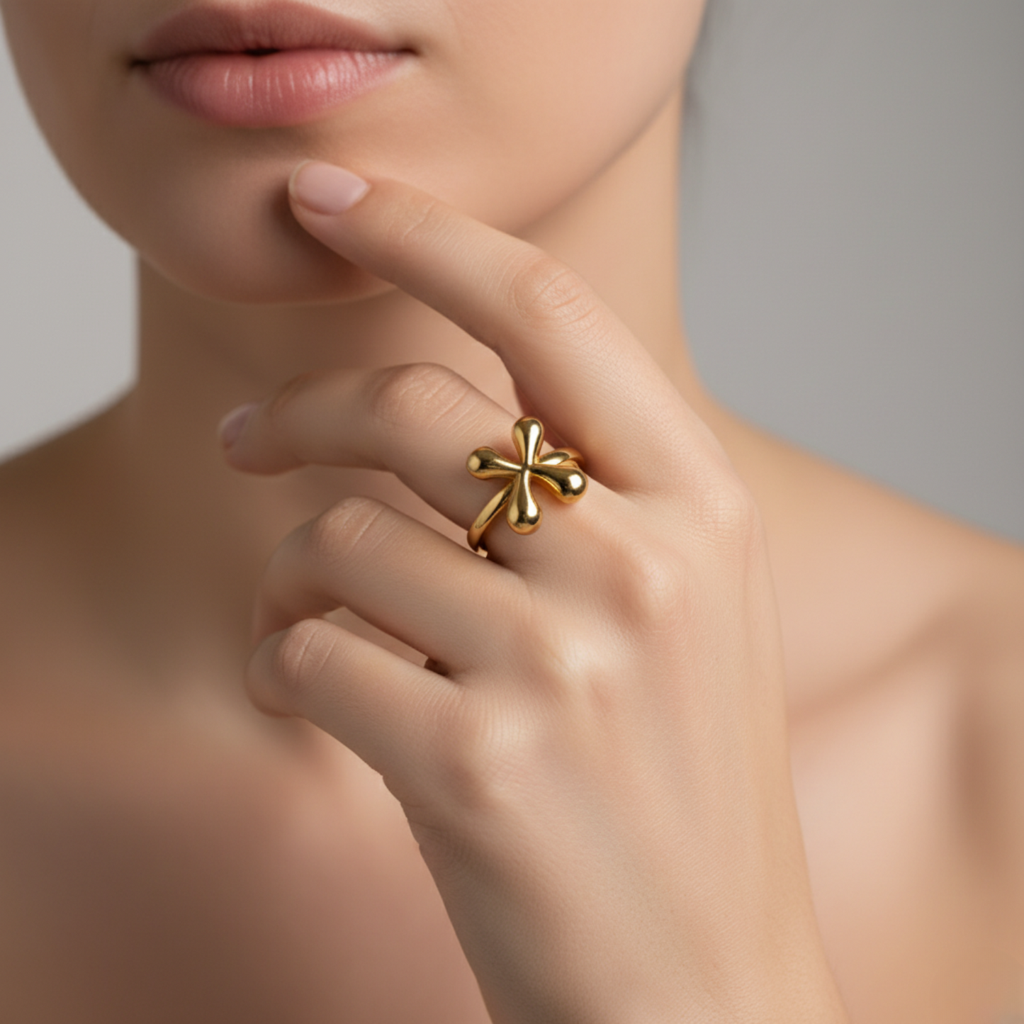 Anel Ajustável com Inicial "Luxe Bubble"
