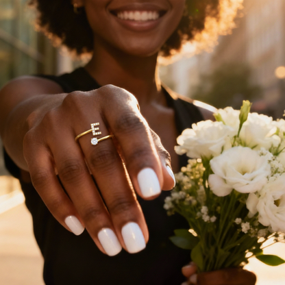 Anel Ajustável com Inicial "Clássico"