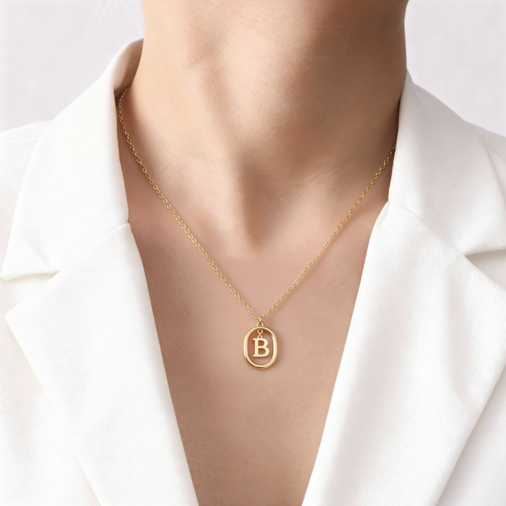 Colar com Inicial "Charm"